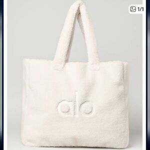 ALO Yoga Foxy Plush White/ivory Tote